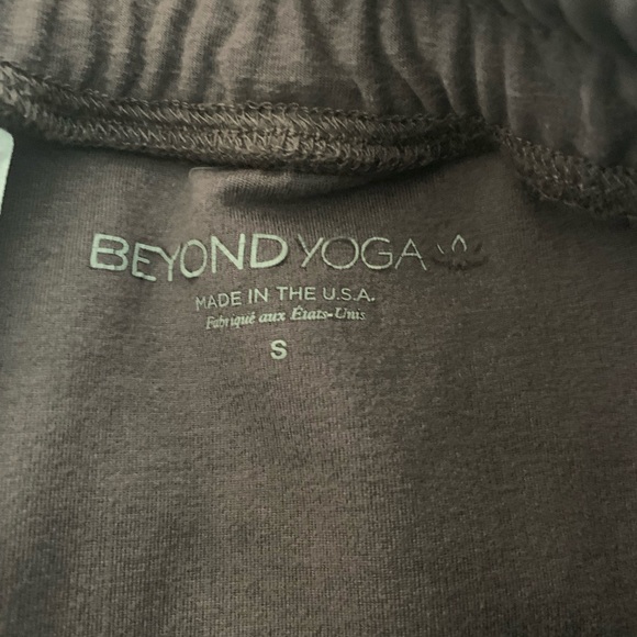 Beyond Yoga Joggers size Small - Picture 6 of 8